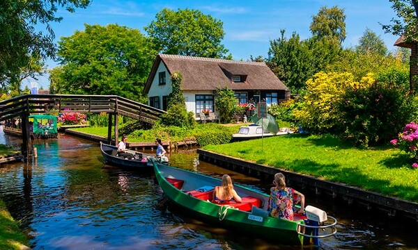 Por qu&eacute; Giethoorn, el hermoso pueblo holand&eacute;s deber&iacute;a ser tu primer viaje de este 2022