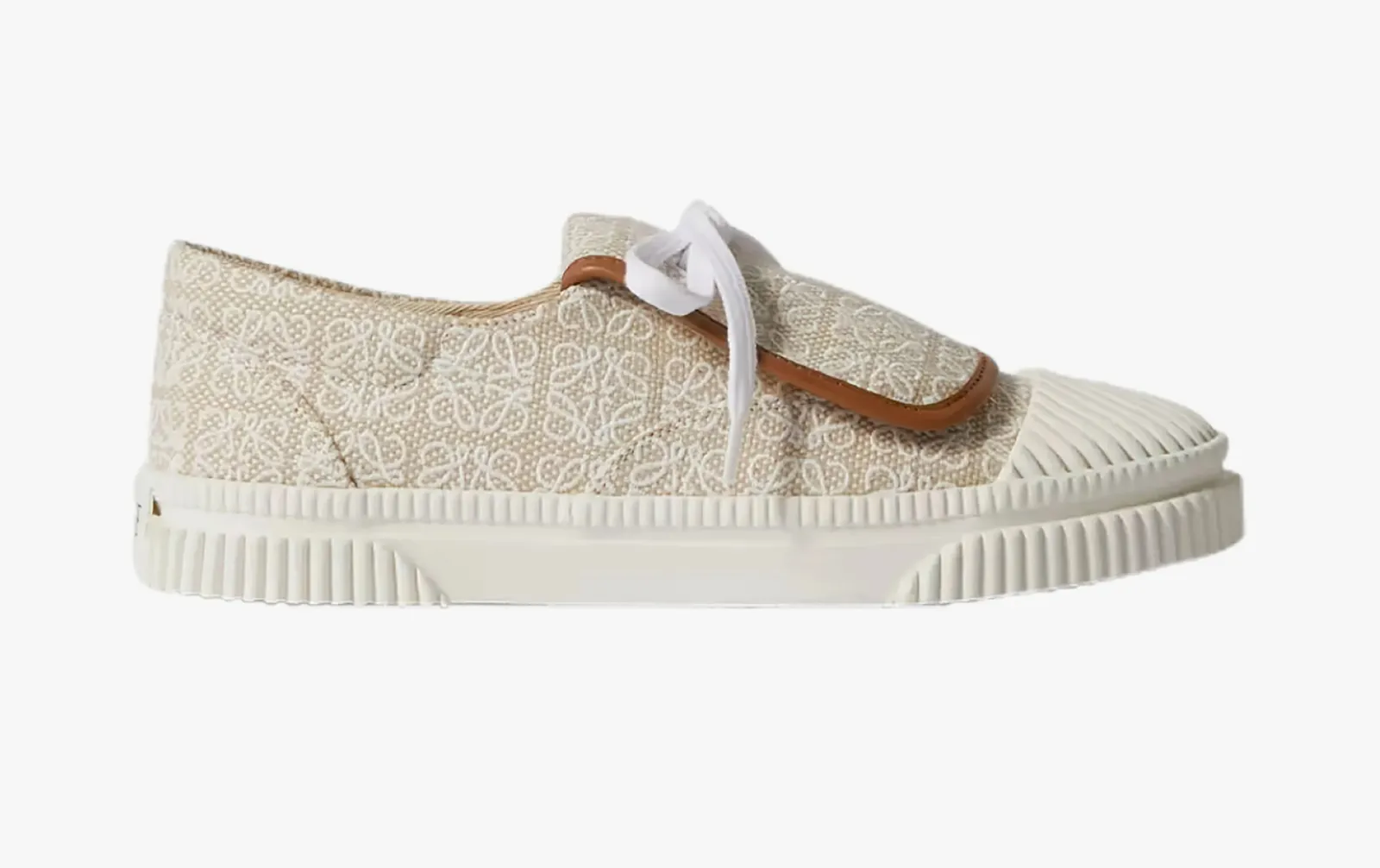 Sneakers retro que complementarán todos los outfits de verano