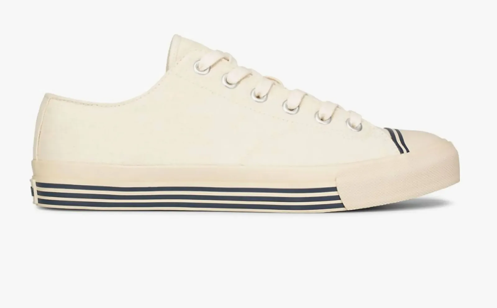 Sneakers retro que complementarán todos los outfits de verano