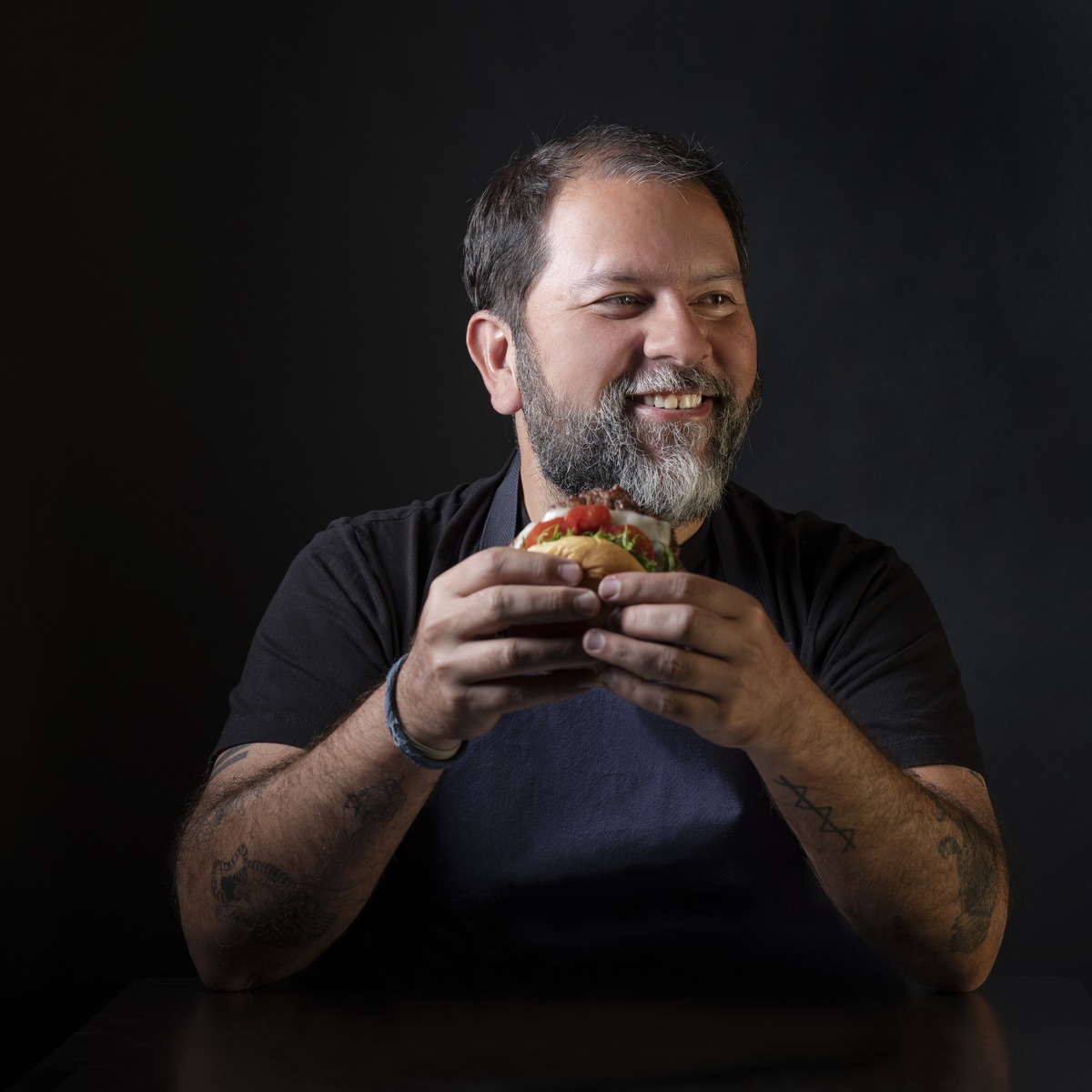 Shake Shack y Enrique Olivera colaboran en una deliciosa experiencia culinaria