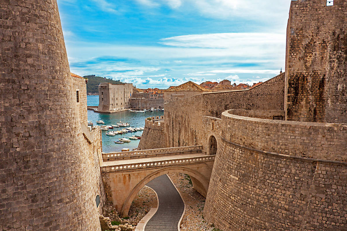 Old town y puerto Dubrovnik.